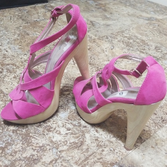 Shoes - Picture 3 of 4